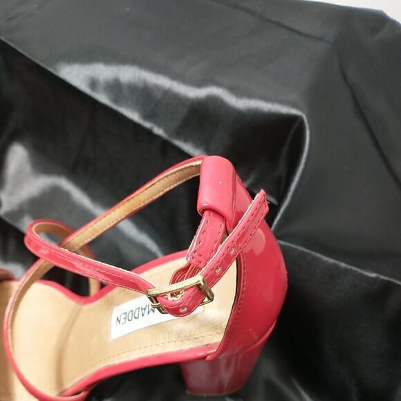 Steve Madden Red Patent Leather Diamonde Strappy Heels Size 7M - Picture 11 of 11